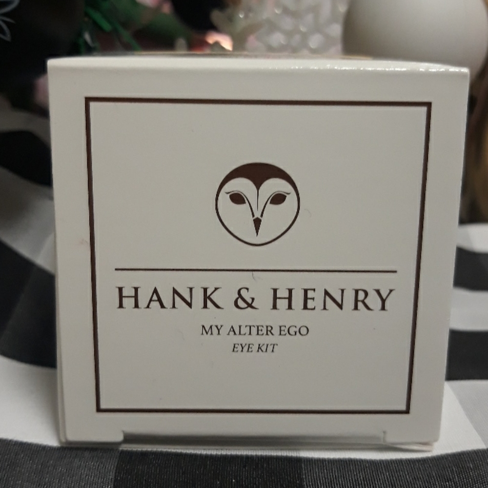 Hank and Henry The Kings Quen